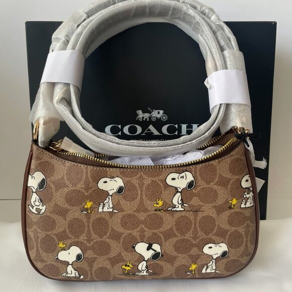 NWT Coach X Peanuts Teri Shoulder Bag In Signature Canvas With Snoopy Print - Picture 2 of 6